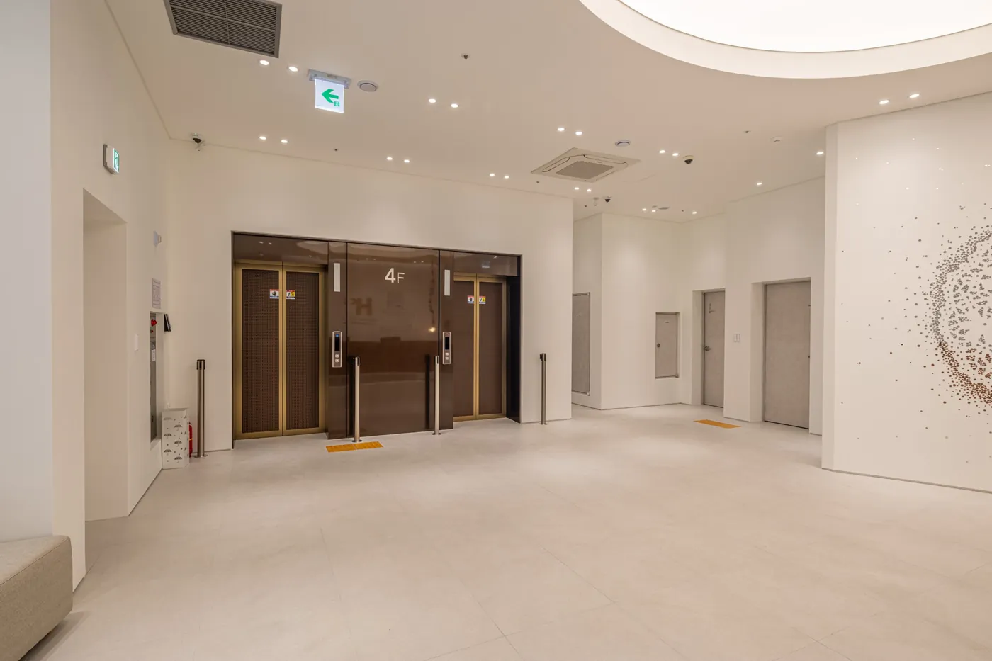 4th floor elevator lobby
