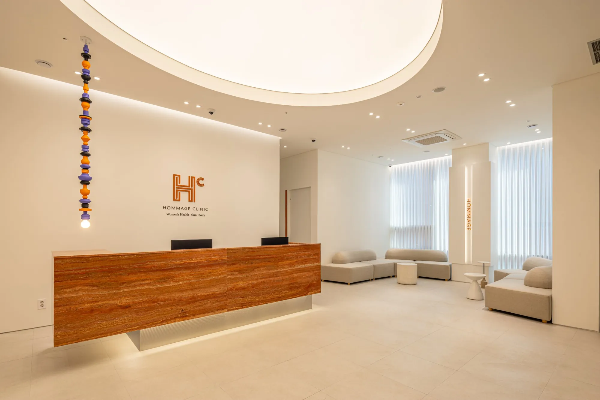 Reception and lounge
